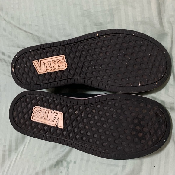 Vans Skaters Style Sneaks - Picture 3 of 8